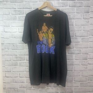 Men’s Homage WWE “THE ROCK” T-Shirt XL